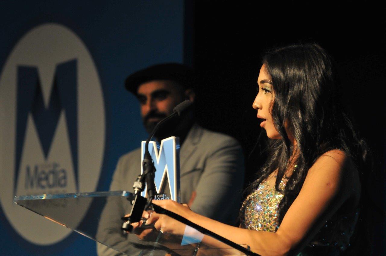 Duaa Kairm was presented AMA Best Newcomer by co-star Tez Ilyas